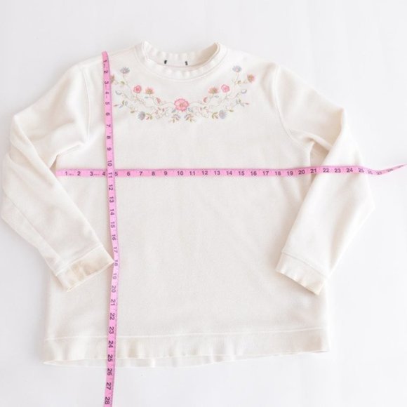 Vintage Cream Crewneck with  Floral Design Long Sleeve Sweater Grandmacore - Picture 5 of 10
